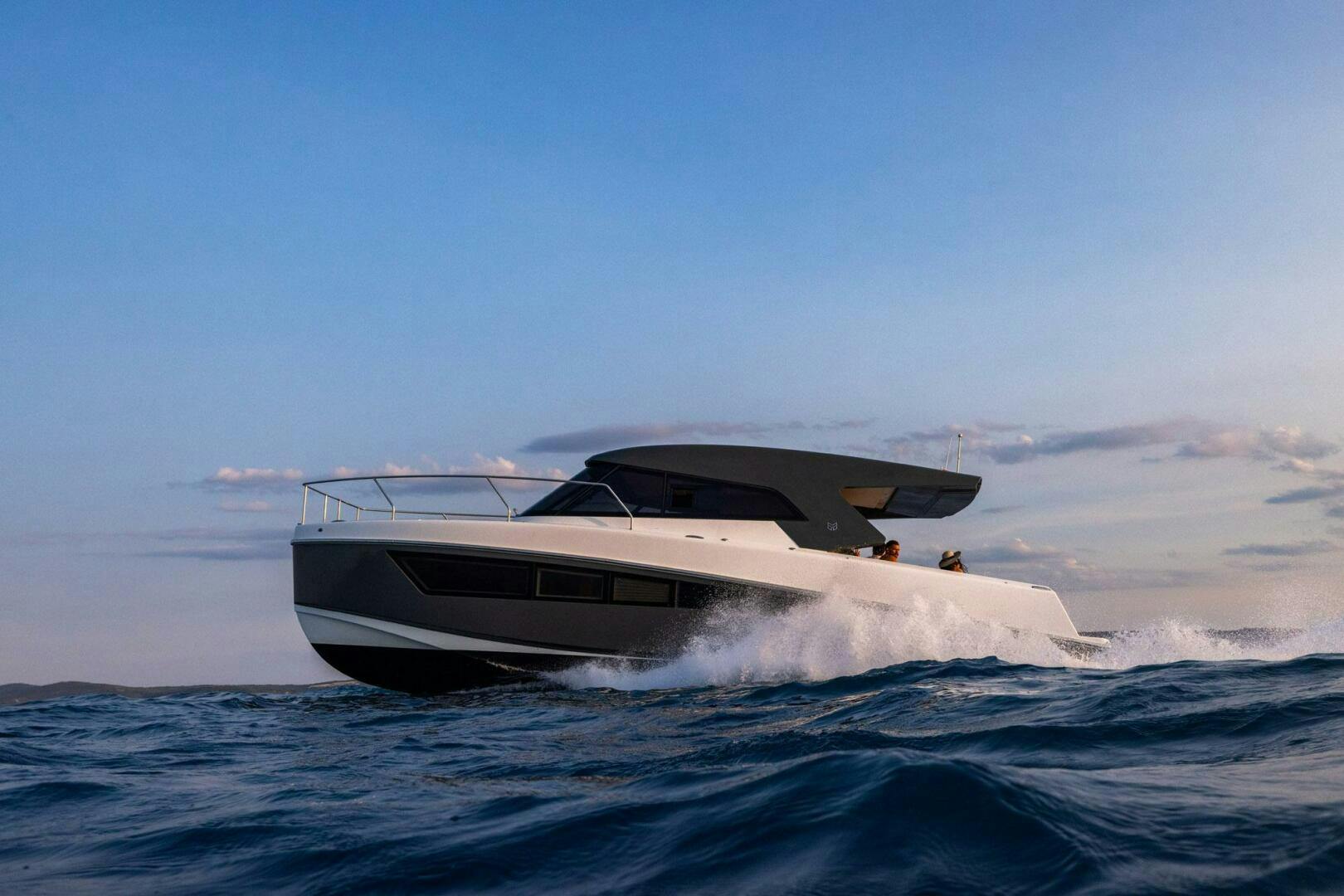 Makai-M42 Enclosed Saloon 2025 -Charleston-South Carolina-United States-5169393