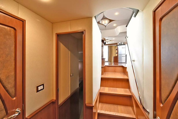 Silverton-52 Ovation 2009-Chirstina Maria Stuart-Florida-United States-12 Stateroomhhallwaylookingaft-5167945