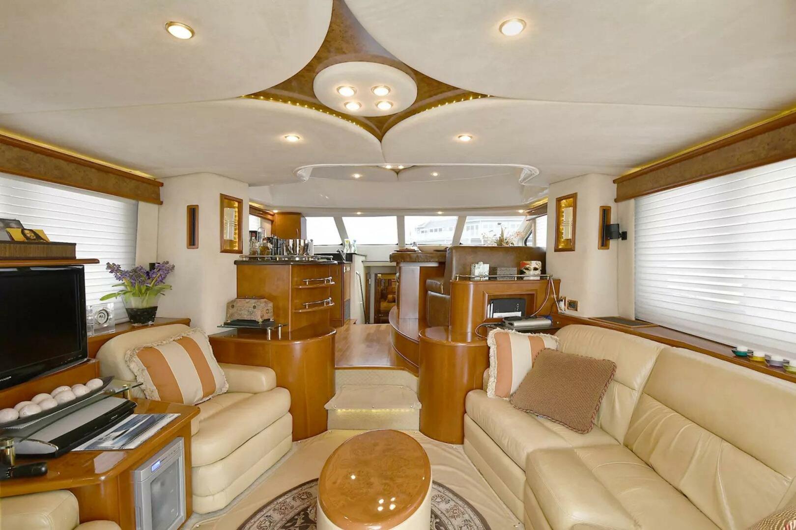 Silverton-52 Ovation 2009-Chirstina Maria Stuart-Florida-United States-5 Salon Looking Forward-5167925 | Thumbnail