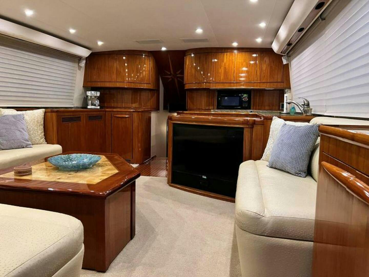 Lydia-Sportfisherman 1991-MAHI DREAM Ft. Lauderdale-Florida-United States-Salon Looking Forward     -5196079