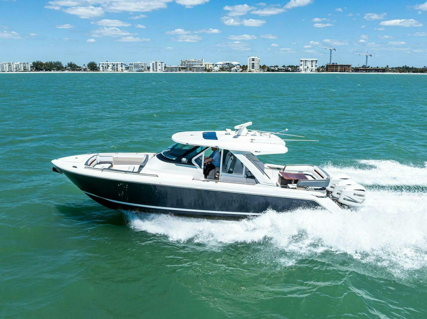 Tiara Sport-LS 2018-Lunasea Naples-Florida-United States-5230710