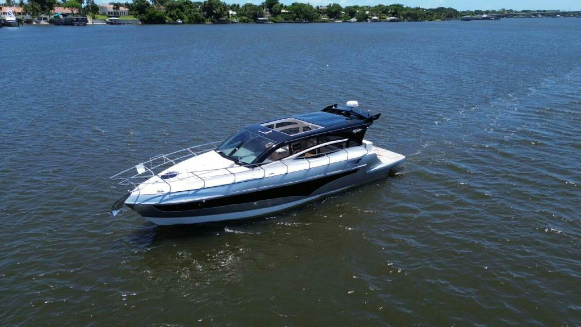 Real-40 HT Luxury  2025 -Stuart-Luxury yacht Real 40 HT cruising on a serene lake, 2025 model.-5405291