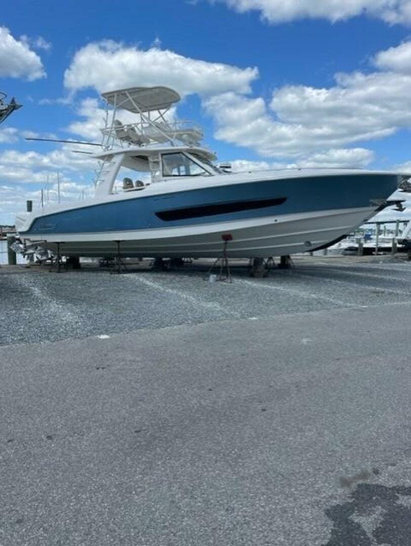 Boston Whaler-Outrage 2017 -Fall River-Massachusetts-United States-5252113