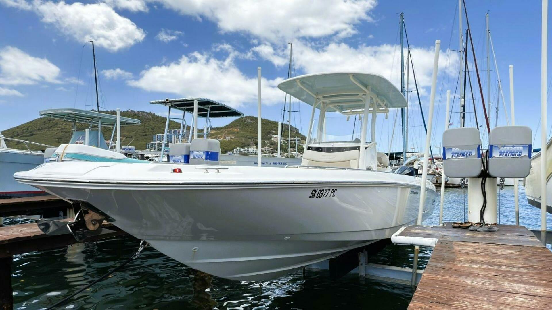 Boston Whaler-270 Dauntless 2022-Tito Simpson Bay-Sint Maarten (Dutch Part)-01 01 Hull IMG_2036_boston_whaler_270_dauntless_2022-5255422