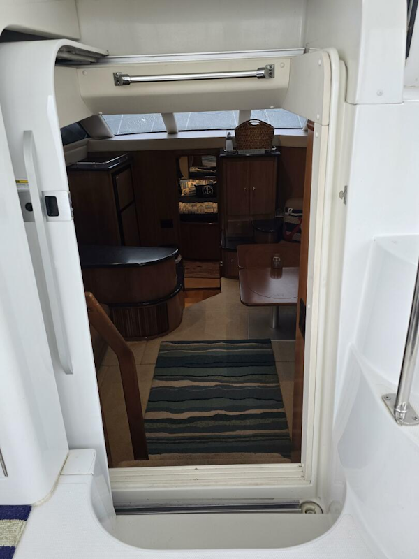 Carver-444 Cockpit Motor Yacht 2002-ChrisSea IV Westbrook-Connecticut-United States-Carve Main Salon Entrance-5392715