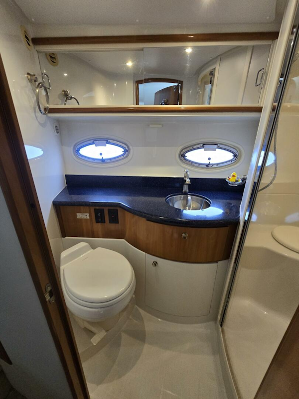 Carver-444 Cockpit Motor Yacht 2002-ChrisSea IV Westbrook-Connecticut-United States-Carver Main Cabin Head 1-5392699