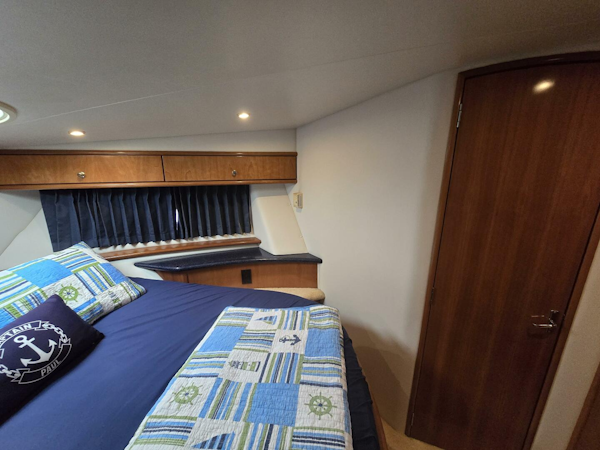 Carver-444 Cockpit Motor Yacht 2002-ChrisSea IV Westbrook-Connecticut-United States-Carver Guest Bedroom 3-5392706