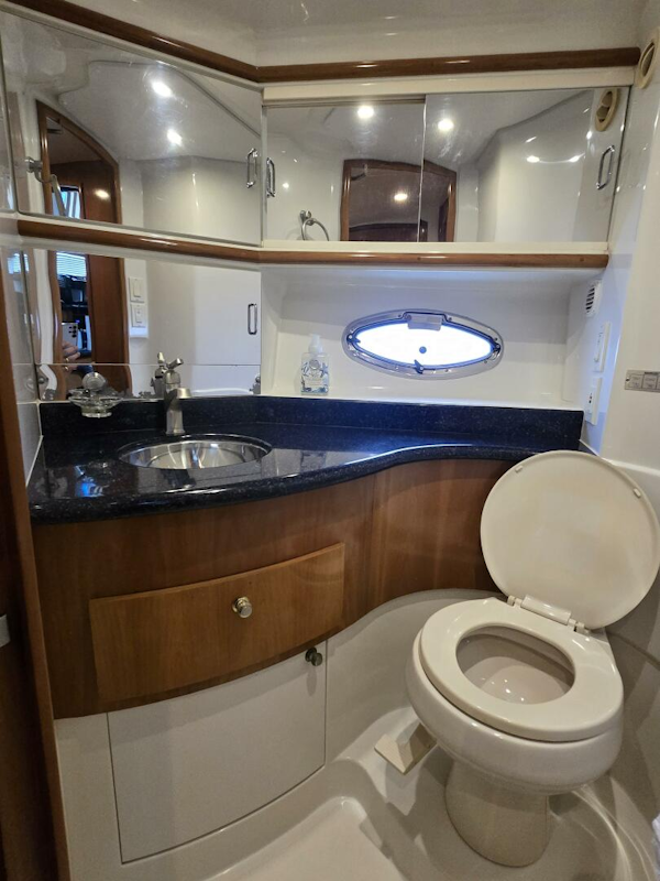 Carver-444 Cockpit Motor Yacht 2002-ChrisSea IV Westbrook-Connecticut-United States-Carver Guest Bedroom Head 3-5392711