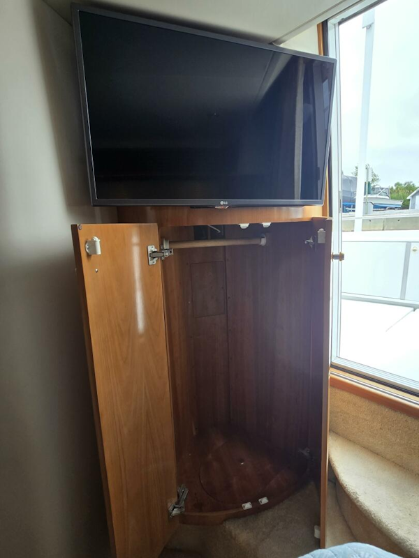 Carver-444 Cockpit Motor Yacht 2002-ChrisSea IV Westbrook-Connecticut-United States-Carver Main Cabin Closet 2b-5392698