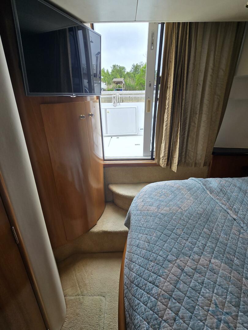 Carver-444 Cockpit Motor Yacht 2002-ChrisSea IV Westbrook-Connecticut-United States-Carver Main Cabin 8-5392695 | Thumbnail