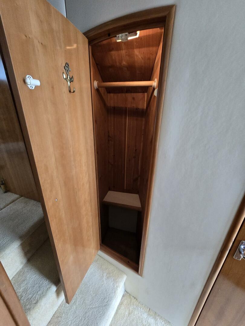 Carver-444 Cockpit Motor Yacht 2002-ChrisSea IV Westbrook-Connecticut-United States-Carver Main Cabin Closet 1-5392696 | Thumbnail