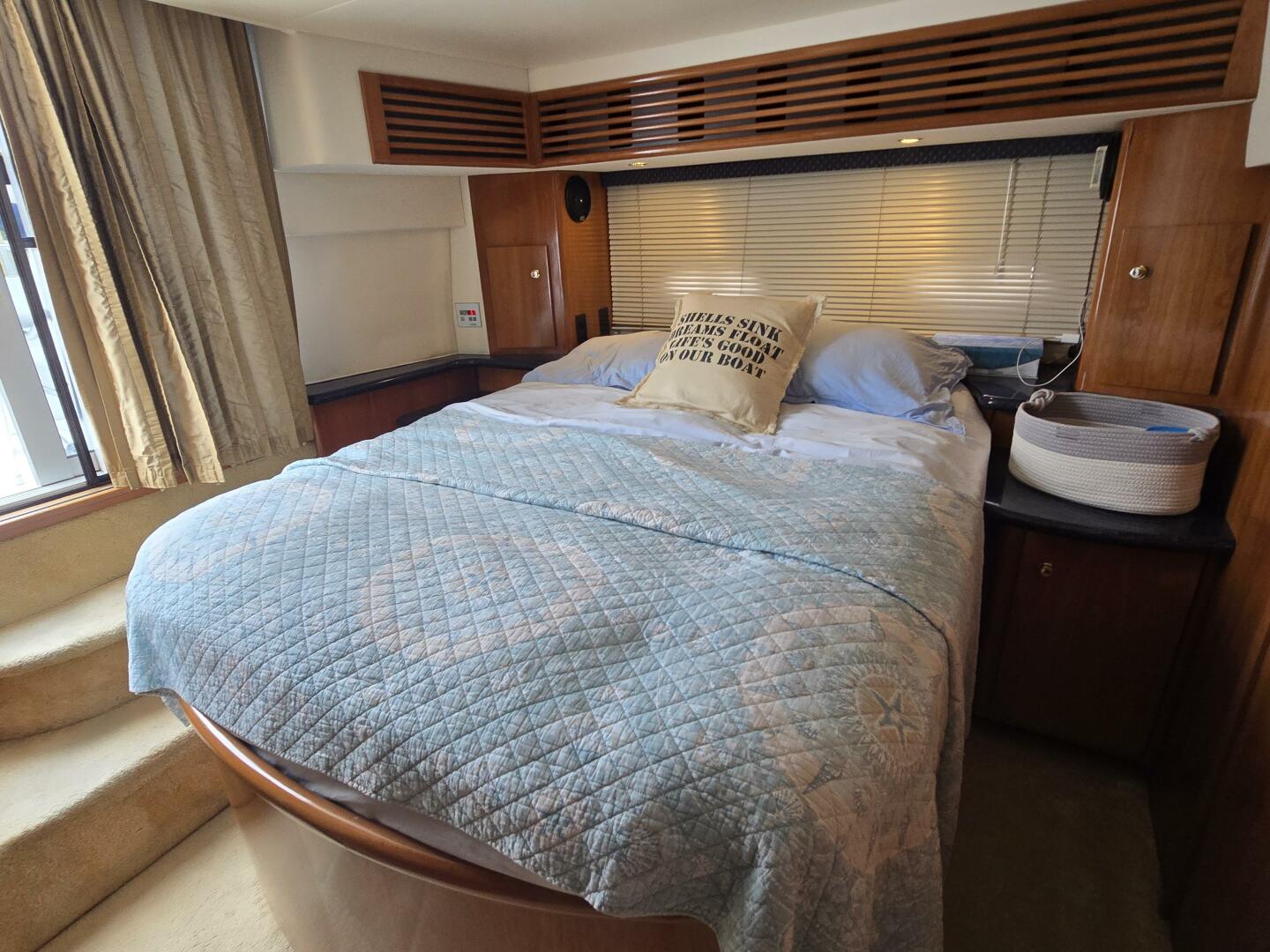 Carver-444 Cockpit Motor Yacht 2002-ChrisSea IV Westbrook-Connecticut-United States-Carver Main Cabin 1-5392688 | Thumbnail