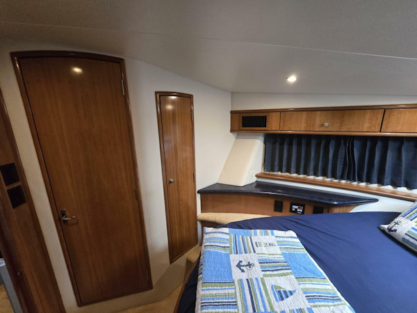 Carver-444 Cockpit Motor Yacht 2002-ChrisSea IV Westbrook-Connecticut-United States-Carver Guest Bedroom 4-5392707