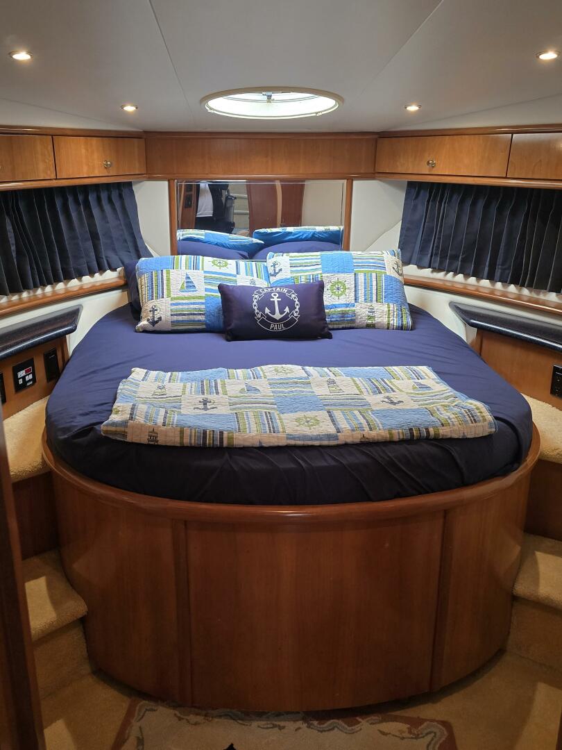 Carver-444 Cockpit Motor Yacht 2002-ChrisSea IV Westbrook-Connecticut-United States-Carver Guest Bedroom 2-5392705 | Thumbnail