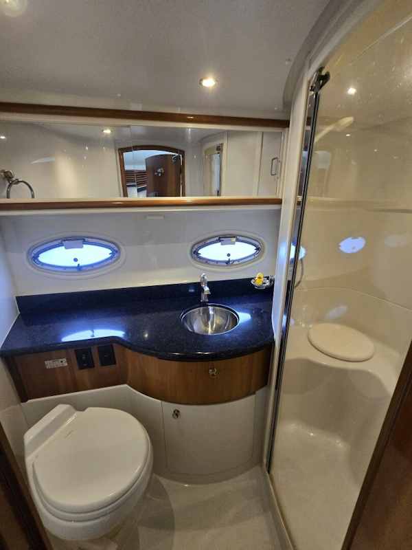 Carver-444 Cockpit Motor Yacht 2002-ChrisSea IV Westbrook-Connecticut-United States-Carver Main Cabin Head 2-5392700