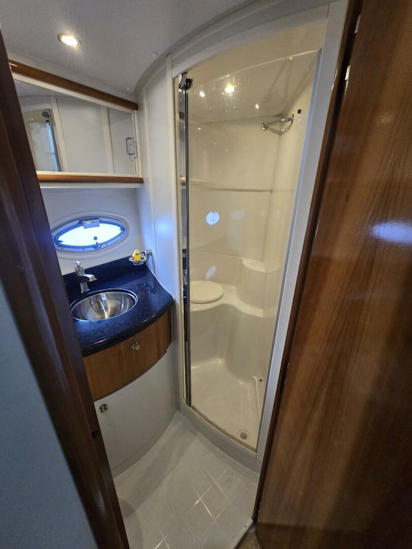 Carver-444 Cockpit Motor Yacht 2002-ChrisSea IV Westbrook-Connecticut-United States-Carver Main Cabin Head 5-5392703