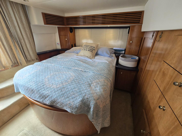 Carver-444 Cockpit Motor Yacht 2002-ChrisSea IV Westbrook-Connecticut-United States-Carver Main Cabin 4-5392691