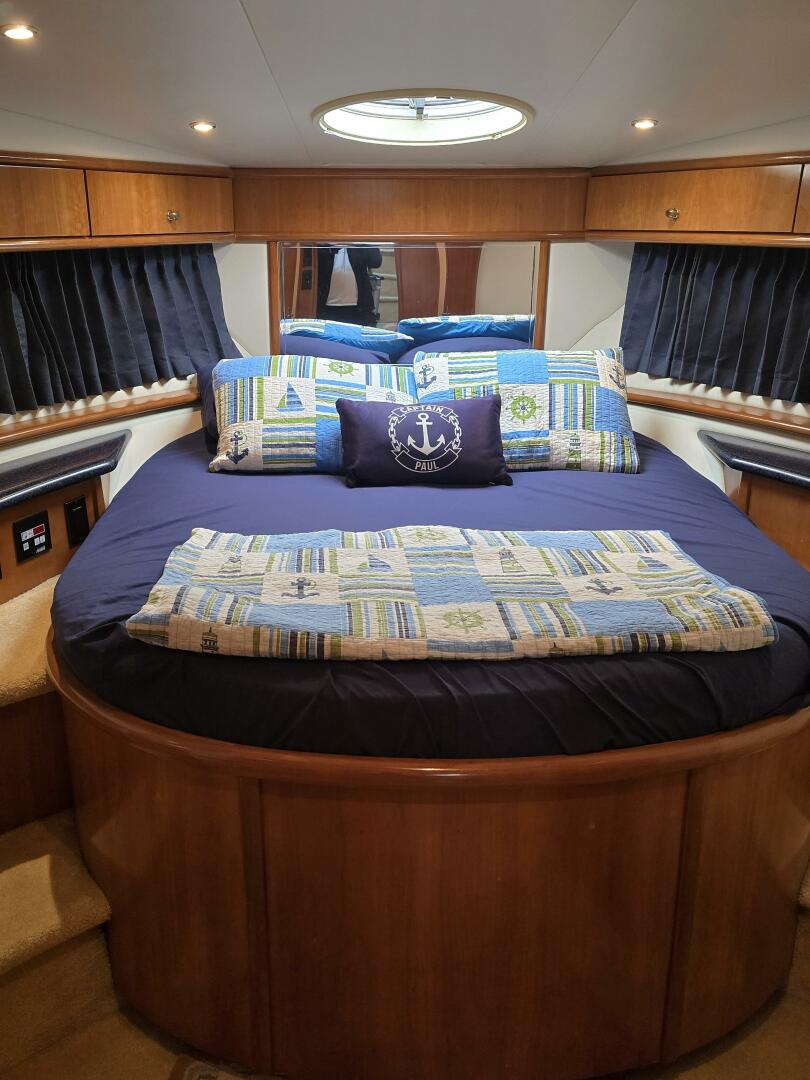 Carver-444 Cockpit Motor Yacht 2002-ChrisSea IV Westbrook-Connecticut-United States-Carver Guest Bedroom 1-5392704 | Thumbnail