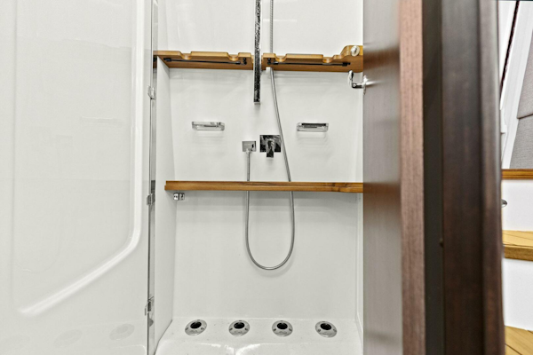 Grady-White-45 Canyon 2023 -Saint Petersburg-Florida-United States-Grady White  Shower-5265588