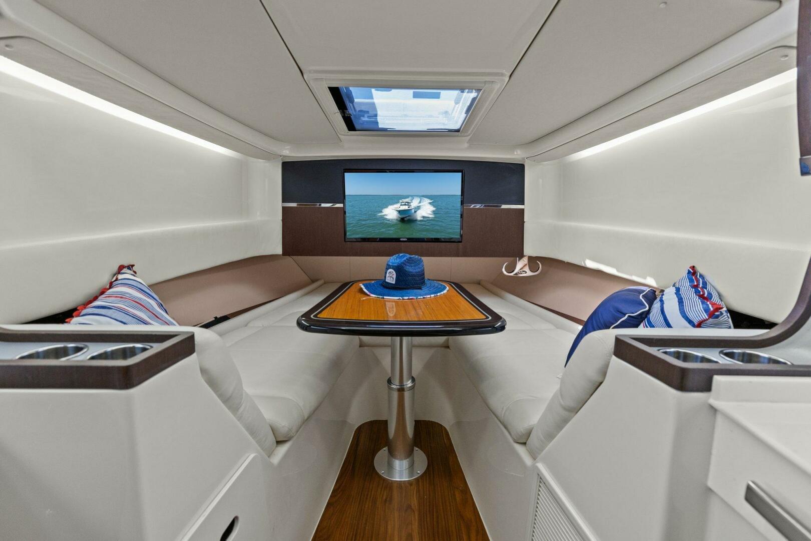 Grady-White-45 Canyon 2023 -Saint Petersburg-Florida-United States-Grady White  Salon-5265578 | Thumbnail