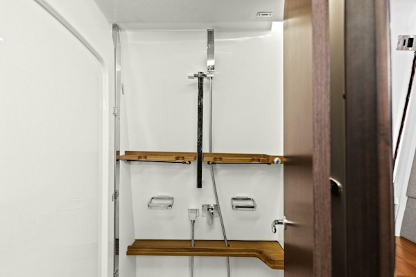 Grady-White-45 Canyon 2023 -Saint Petersburg-Florida-United States-Grady White  Shower-5265587