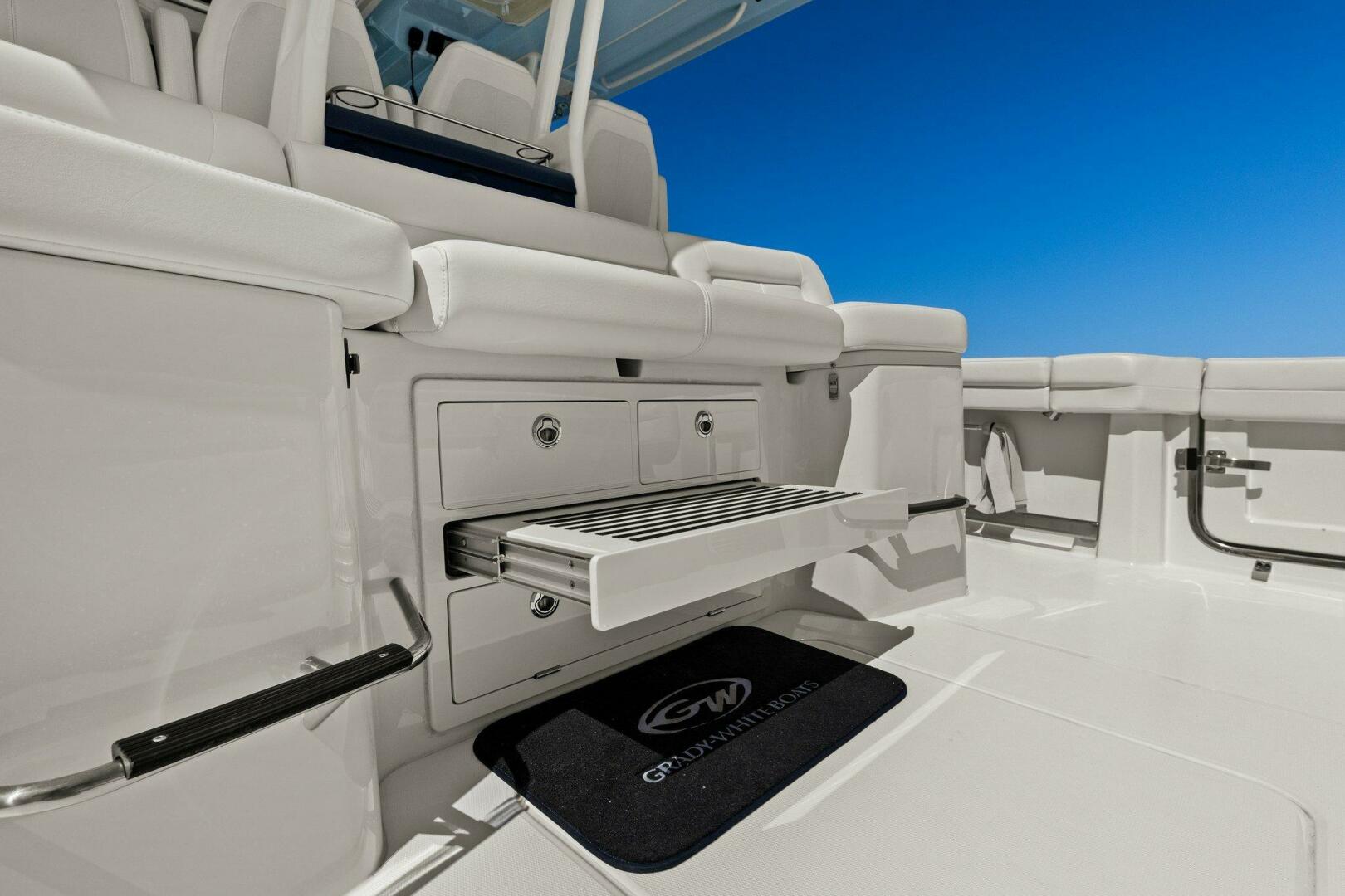 Grady-White-45 Canyon 2023 -Saint Petersburg-Florida-United States-Grady White  Aft Bench-5265617 | Thumbnail