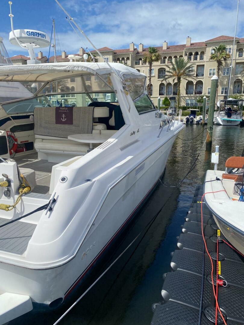 Sea Ray-440 Sundancer 1993 -Stuart-1993 Sea Ray 440 Sundancer docked at marina with luxury waterfront backdrop.-5268596 | Thumbnail