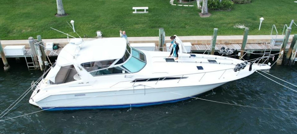 Sea Ray-440 Sundancer 1993 -Stuart-1993 Sea Ray 440 Sundancer yacht docked at marina, aerial view.-5268559