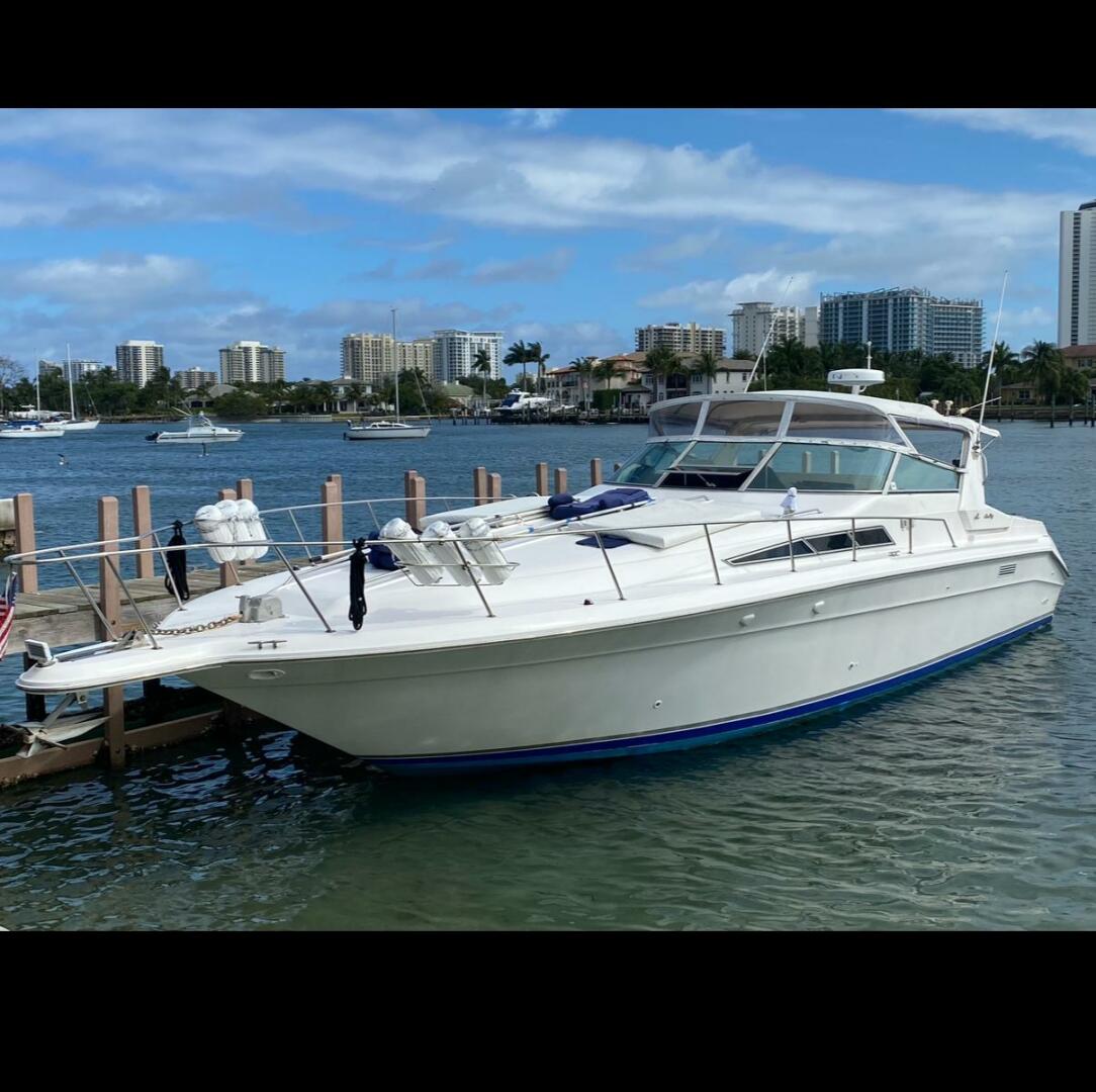Sea Ray-440 Sundancer 1993 -Stuart-1993 Sea Ray 440 Sundancer yacht docked in a marina with city skyline.-5268558 | Thumbnail