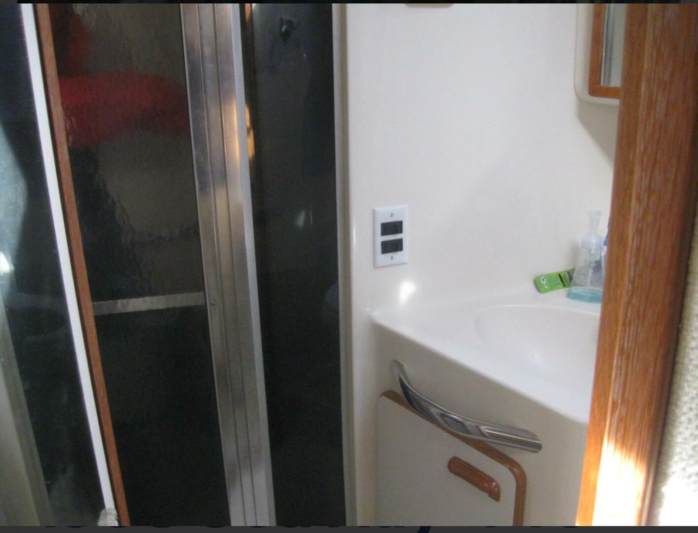 Sea Ray-440 Sundancer 1993 -Stuart-Bathroom interior of 1993 Sea Ray 440 Sundancer yacht, featuring sink and shower.-5268579 | Thumbnail