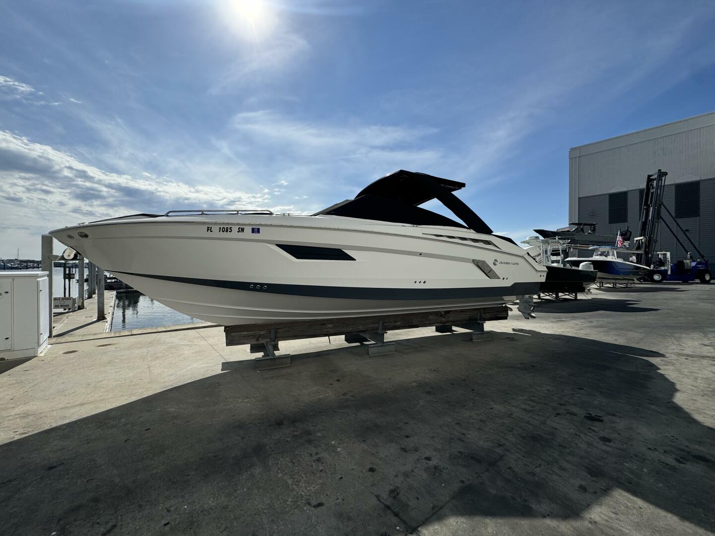 潮江 Used Cruisers Yachts 34' 338 For Sale In Florida | Pieseas