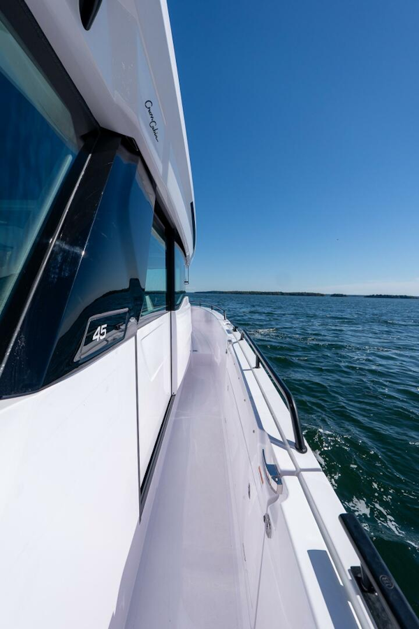 Axopar-Cross Cabin 2025-Stock 2 Yarmouth-Maine-United States-5584126