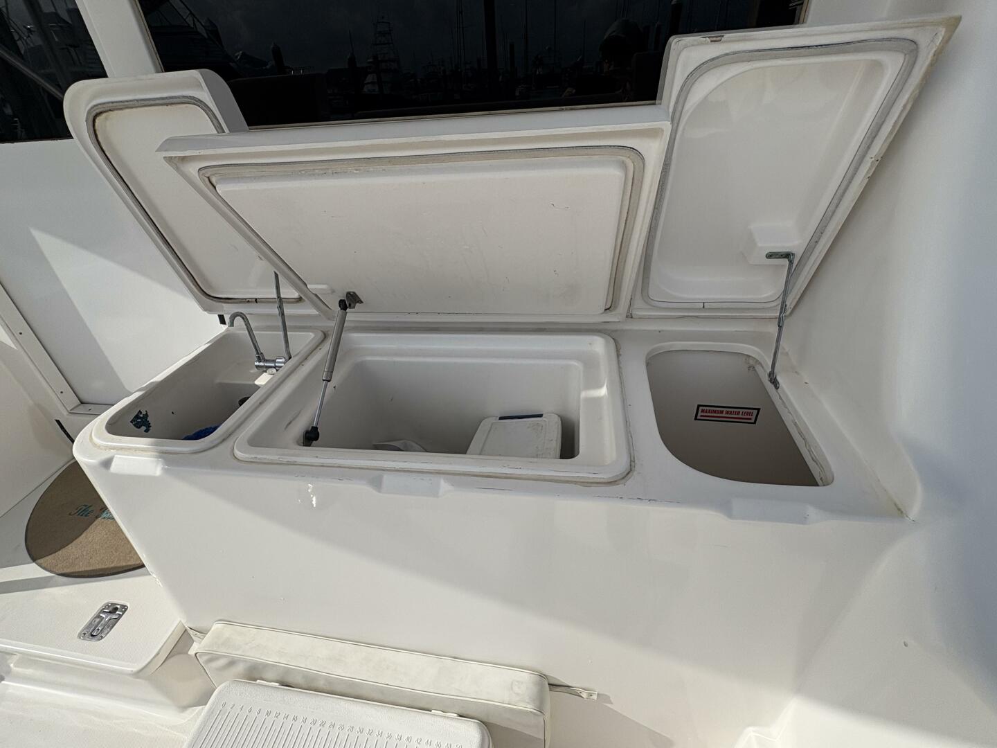 Luhrs-41 Convertible 2005-Rabbit Hole Hitchcock-Texas-United States-2005 Luhrs 41 Convertible Rabbit Hole-5288073 | Thumbnail