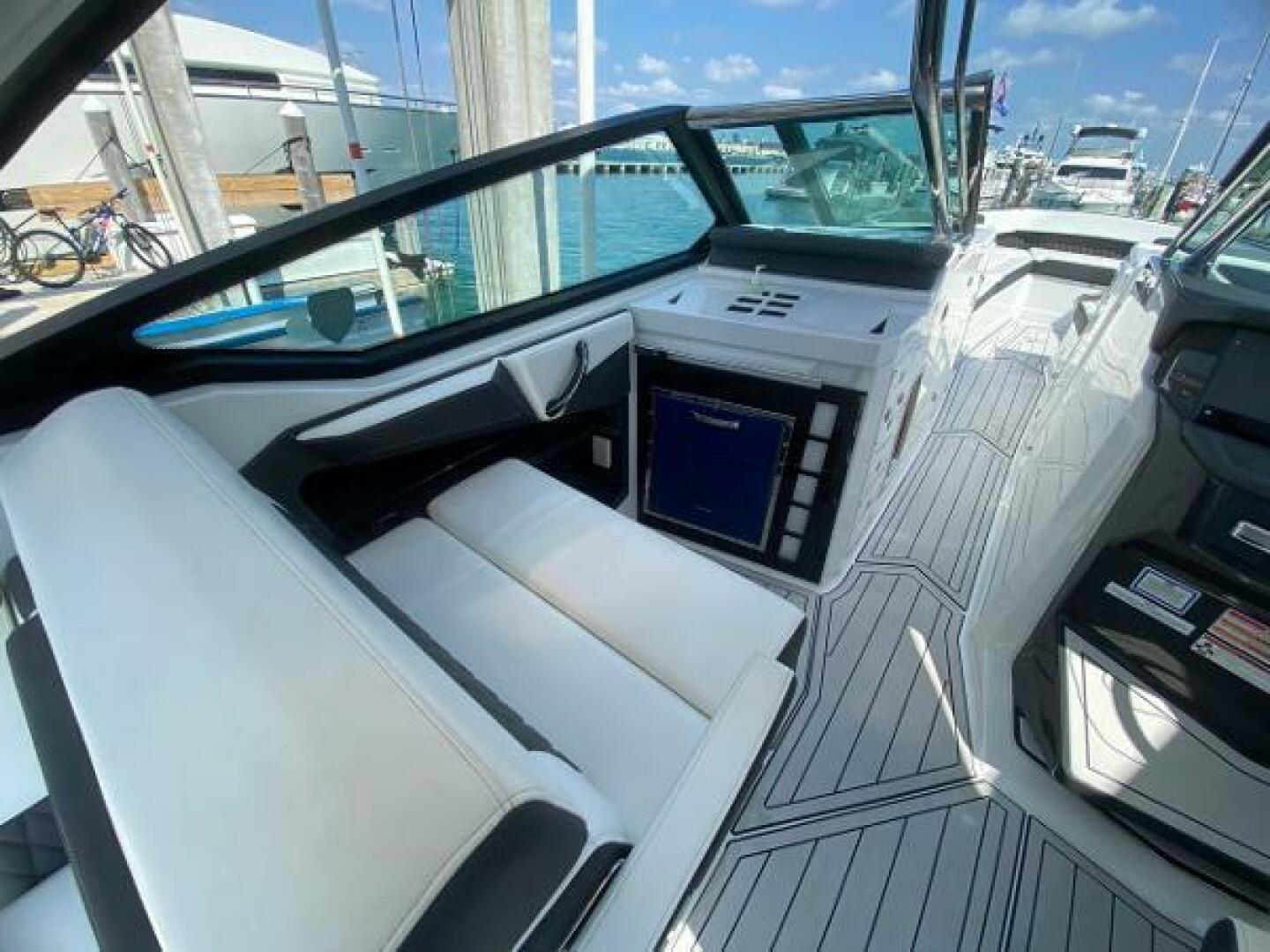 Monterey-385 SE 2018 -Fort Lauderdale-Florida-United States-5310133 | Thumbnail