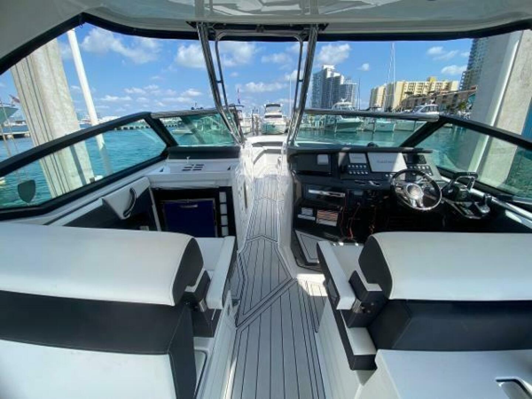 Monterey-385 SE 2018 -Fort Lauderdale-Florida-United States-5310131