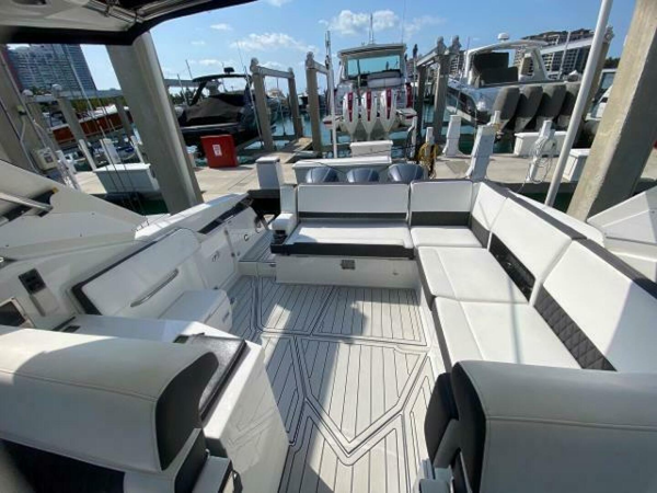 Monterey-385 SE 2018 -Fort Lauderdale-Florida-United States-5310130