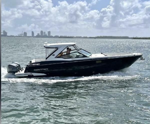 Monterey-385 SE 2018 -Fort Lauderdale-Florida-United States-5310121