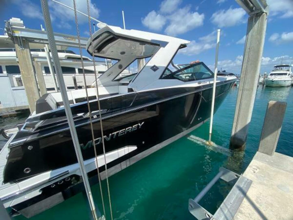 Monterey-385 SE 2018 -Fort Lauderdale-Florida-United States-5310126