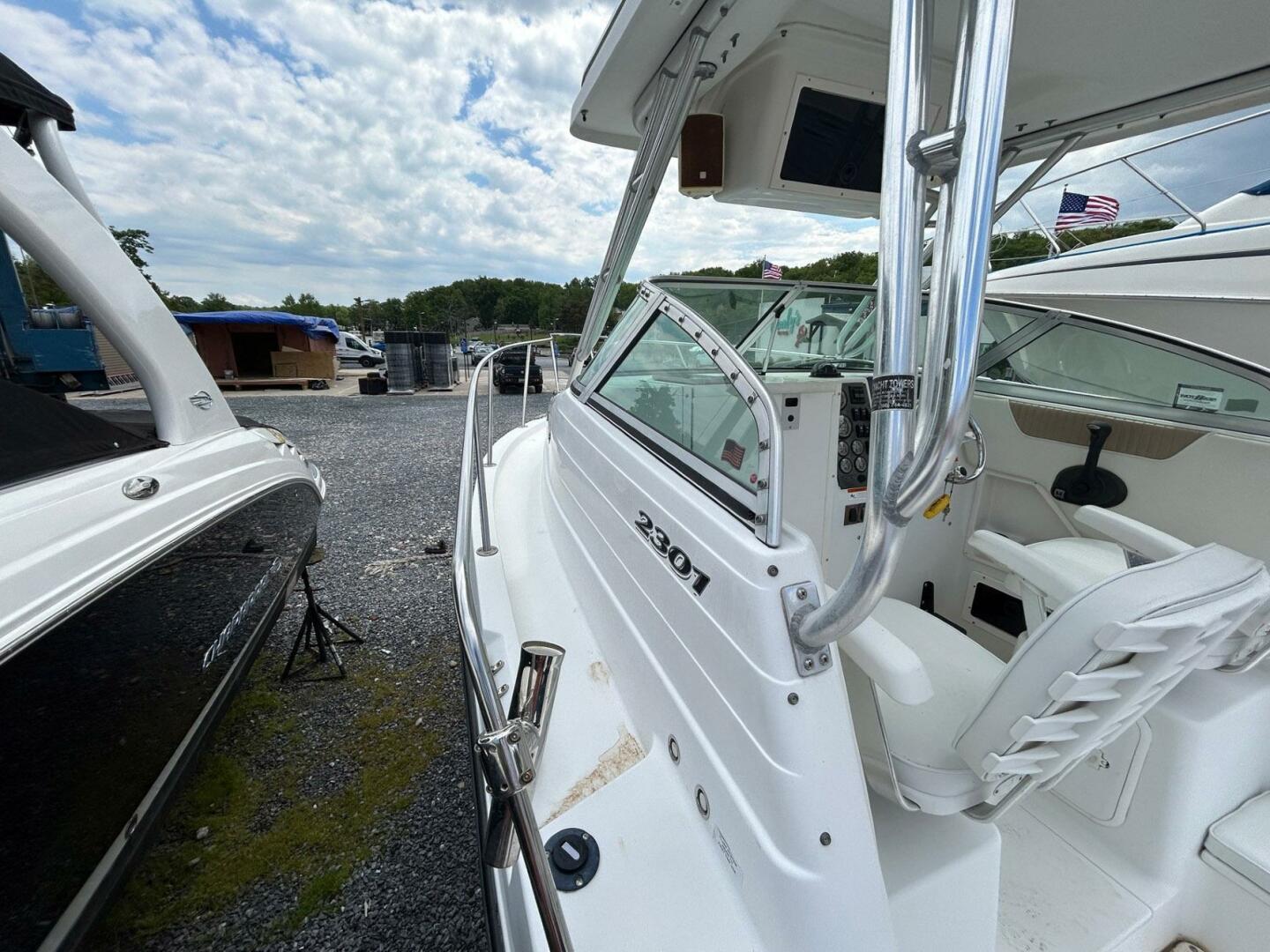 Seaswirl Striper-2301 Walkaround I/O 2005 -Essex-Maryland-United States-5313619 | Thumbnail