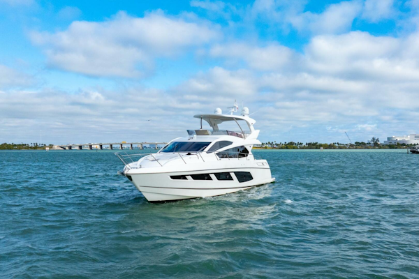 Sunseeker-Manhattan 65 2016 -Stuart-2016 Sunseeker Manhattan 65 yacht cruising on open water under a blue sky.-5314517