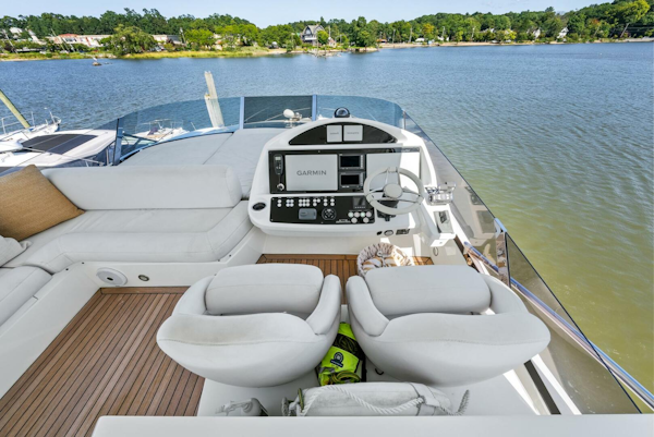 Sunseeker-Manhattan 65 2016 -Stuart-Flybridge of 2016 Sunseeker Manhattan 65 yacht with luxurious seating and navigation controls.-5314557