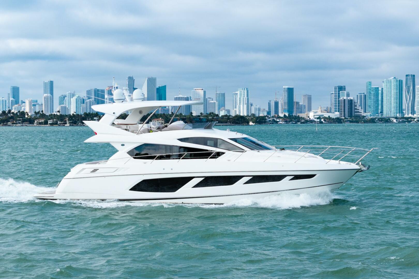 Sunseeker-Manhattan 65 2016 -Stuart-2016 Sunseeker Manhattan 65 yacht cruising with city skyline in the background.-5314524 | Thumbnail