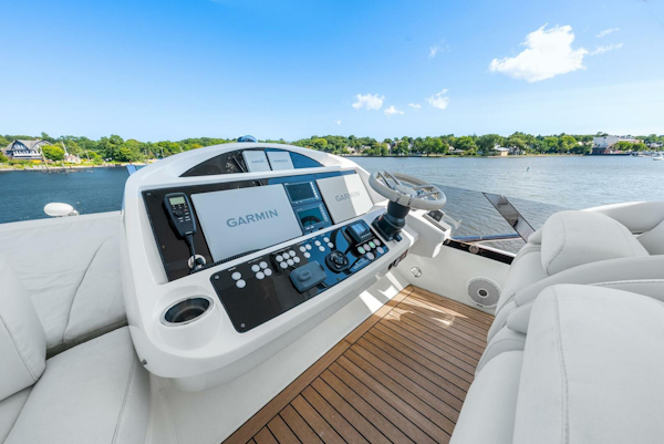Sunseeker-Manhattan 65 2016 -Stuart-Control panel of 2016 Sunseeker Manhattan 65 yacht with Garmin navigation system.-5314545