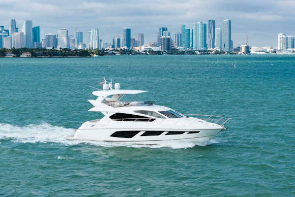 Sunseeker-Manhattan 65 2016 -Stuart-2016 Sunseeker Manhattan 65 yacht cruising near a city skyline.-5314526