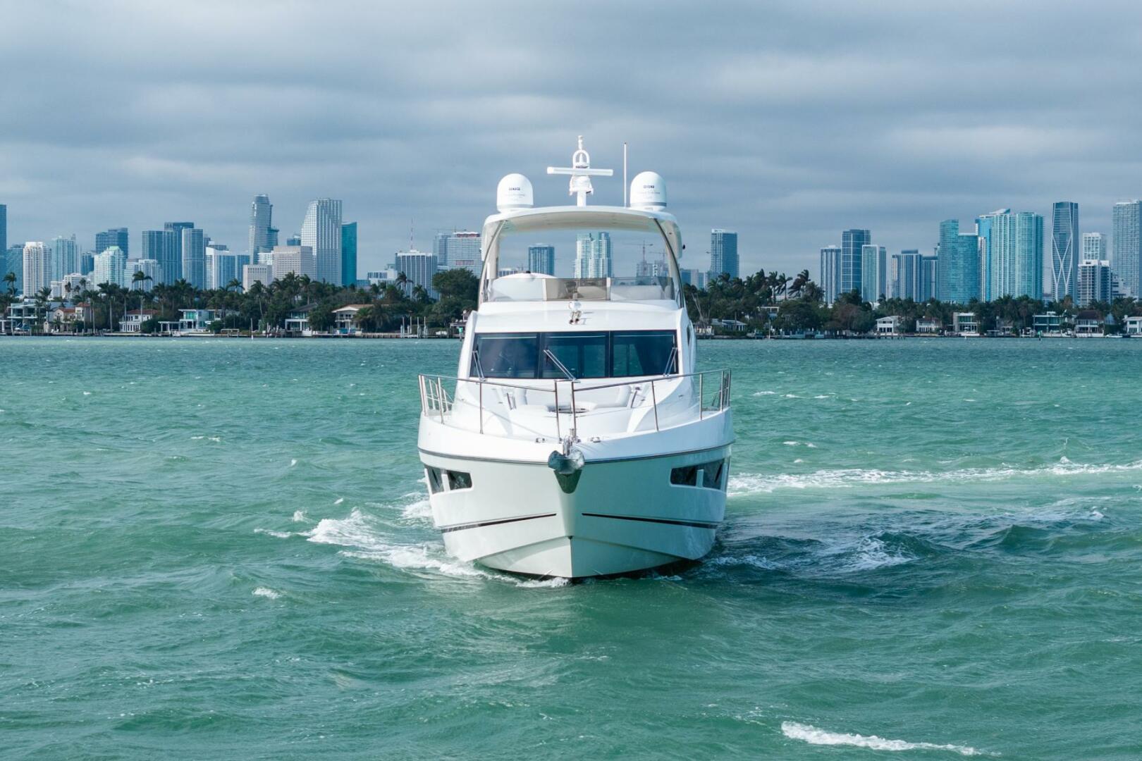 Sunseeker-Manhattan 65 2016 -Stuart-2016 Sunseeker Manhattan 65 yacht cruising with city skyline in the background.-5314529 | Thumbnail