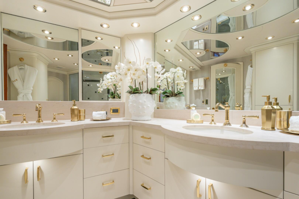 Crescent-Raised Pilothouse 2004-RISK AND REWARD West Palm Beach-Florida-United States-Owner Ensuite-5316052