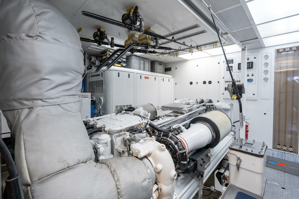 Crescent-Raised Pilothouse 2004-RISK AND REWARD West Palm Beach-Florida-United States-Engine Room-5316113
