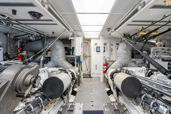 Crescent-Raised Pilothouse 2004-RISK AND REWARD West Palm Beach-Florida-United States-Engine Room-5316114