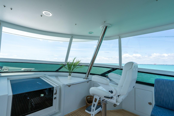 Crescent-Raised Pilothouse 2004-RISK AND REWARD West Palm Beach-Florida-United States-Flybridge Helm-5316080
