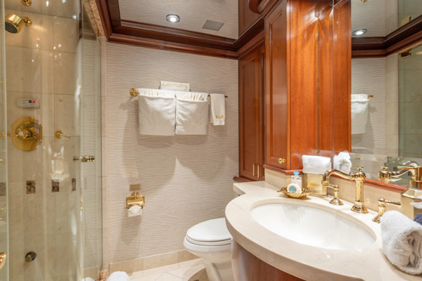 Crescent-Raised Pilothouse 2004-RISK AND REWARD West Palm Beach-Florida-United States-VIP Stateroom Ensuite-5316062